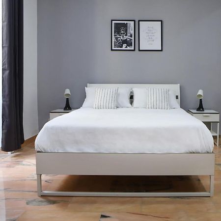 Modern Apartment At Piazza Del Gesu' By Wonderful Italy Napoli Exterior foto