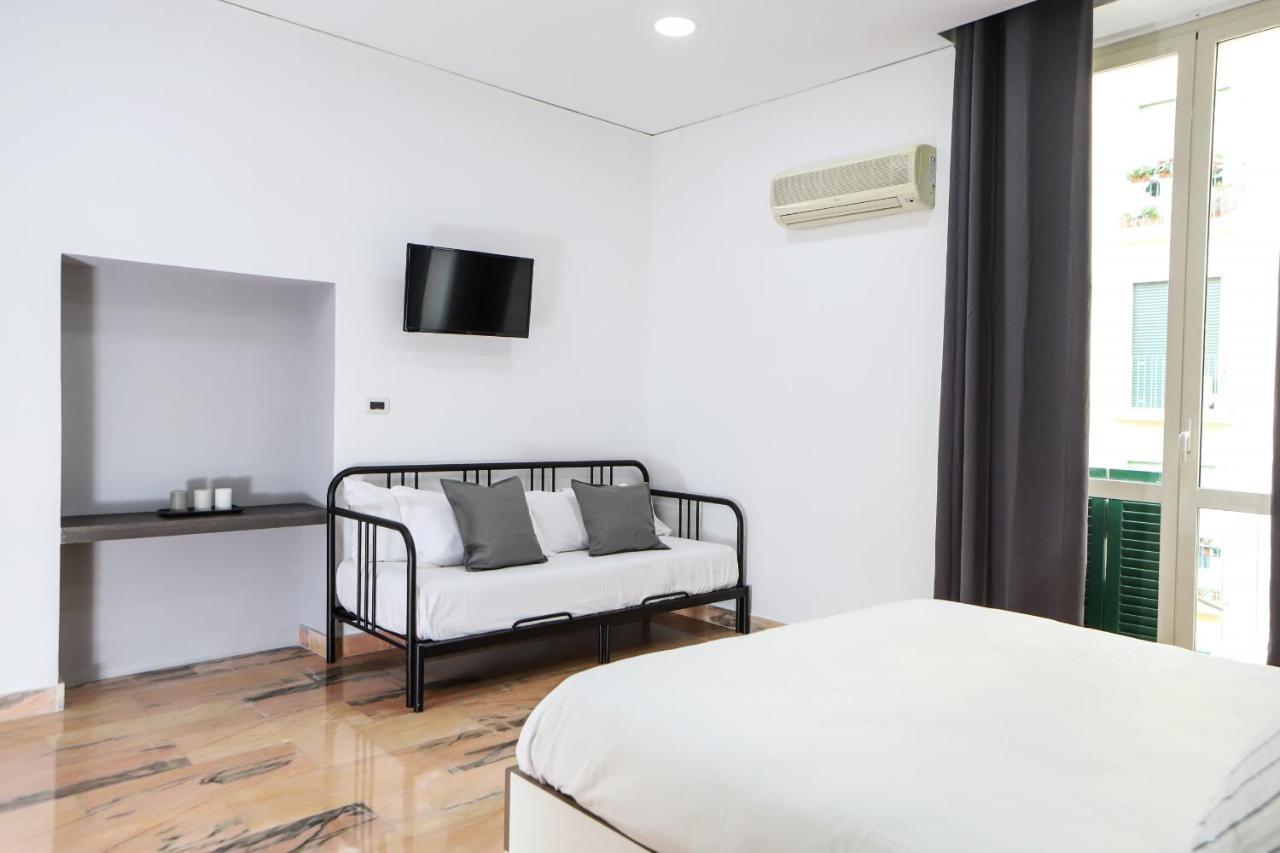Modern Apartment At Piazza Del Gesu' By Wonderful Italy Napoli Exterior foto