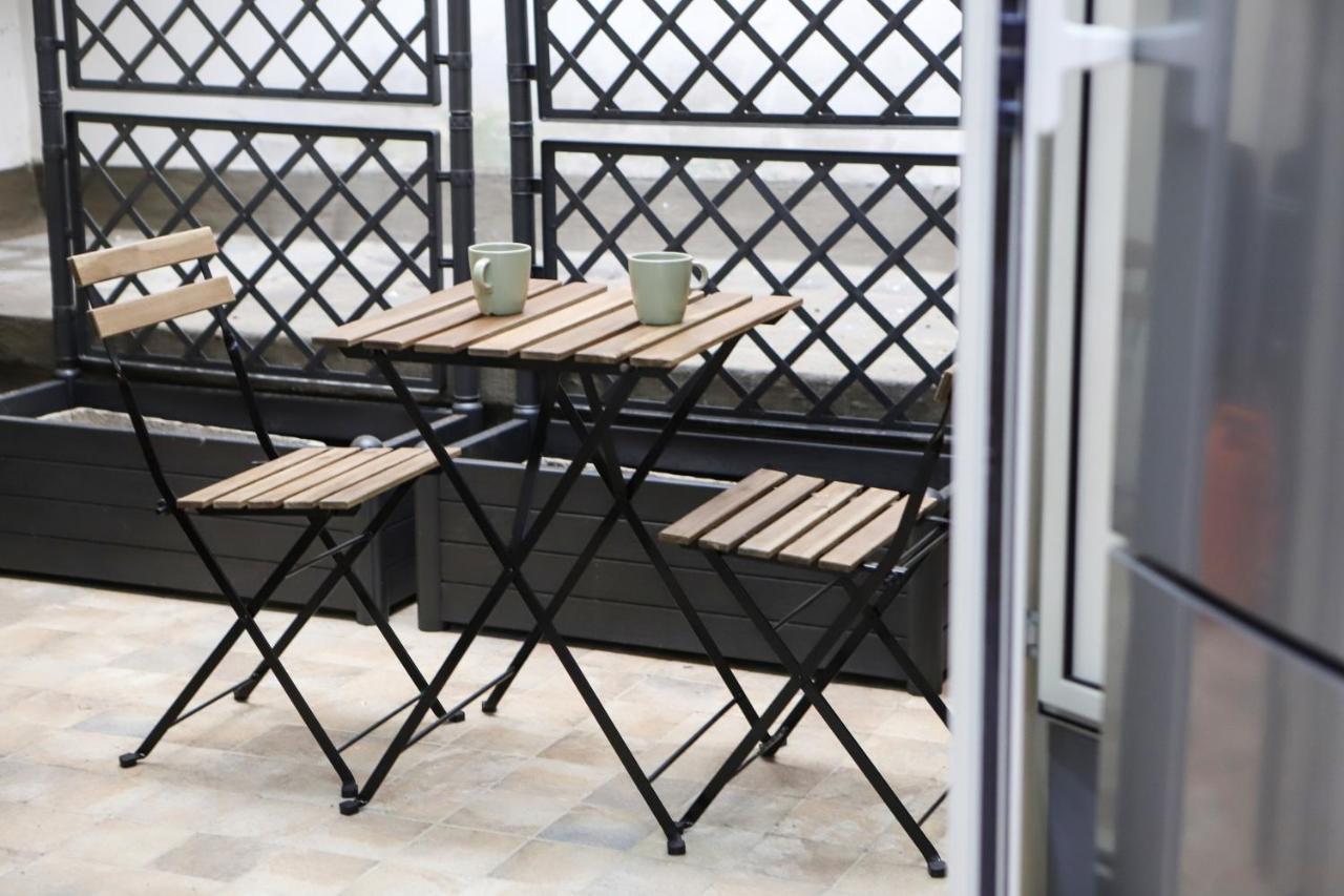 Modern Apartment At Piazza Del Gesu' By Wonderful Italy Napoli Exterior foto